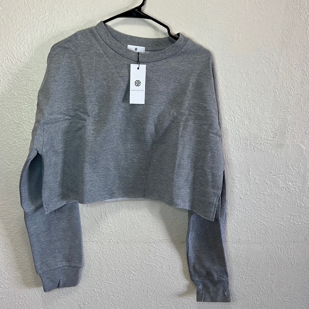 SOLD 💕NWT L Socialite cropped Sweater MSRP $39